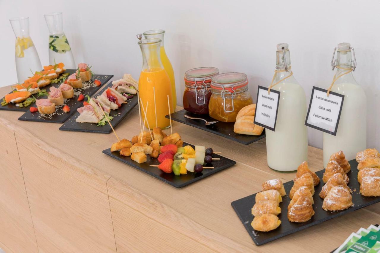 Hm Ayron Park - Adults Only Hotel Playa de Palma  Ngoại thất bức ảnh A continental breakfast